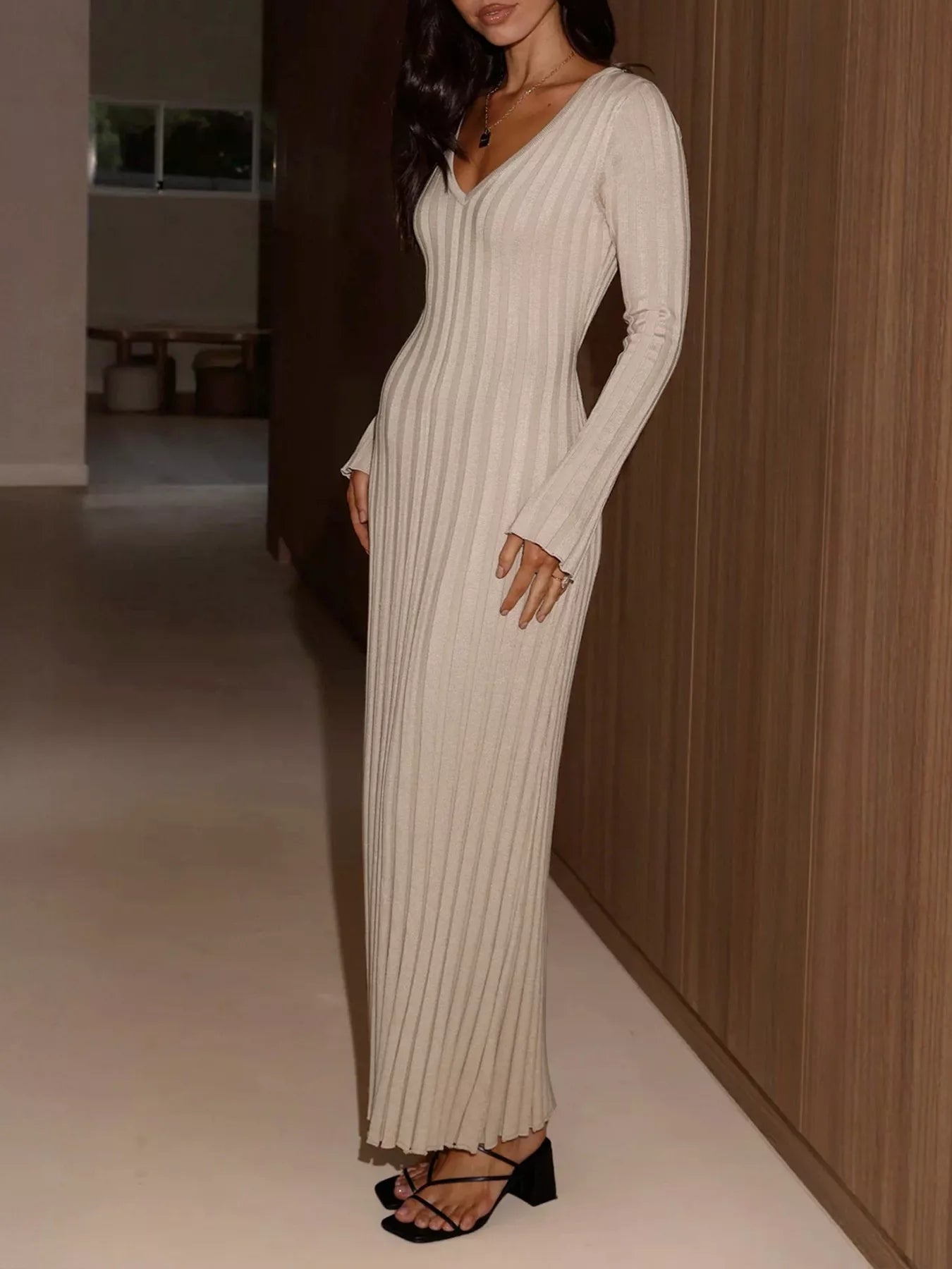 Ribbed Knit V-Neck Long Sleeve Maxi Dress