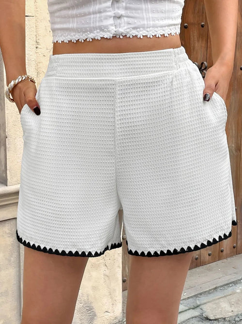 Image of Contrast Trim Shorts With Pockets 999260777 from Edmene LLC
