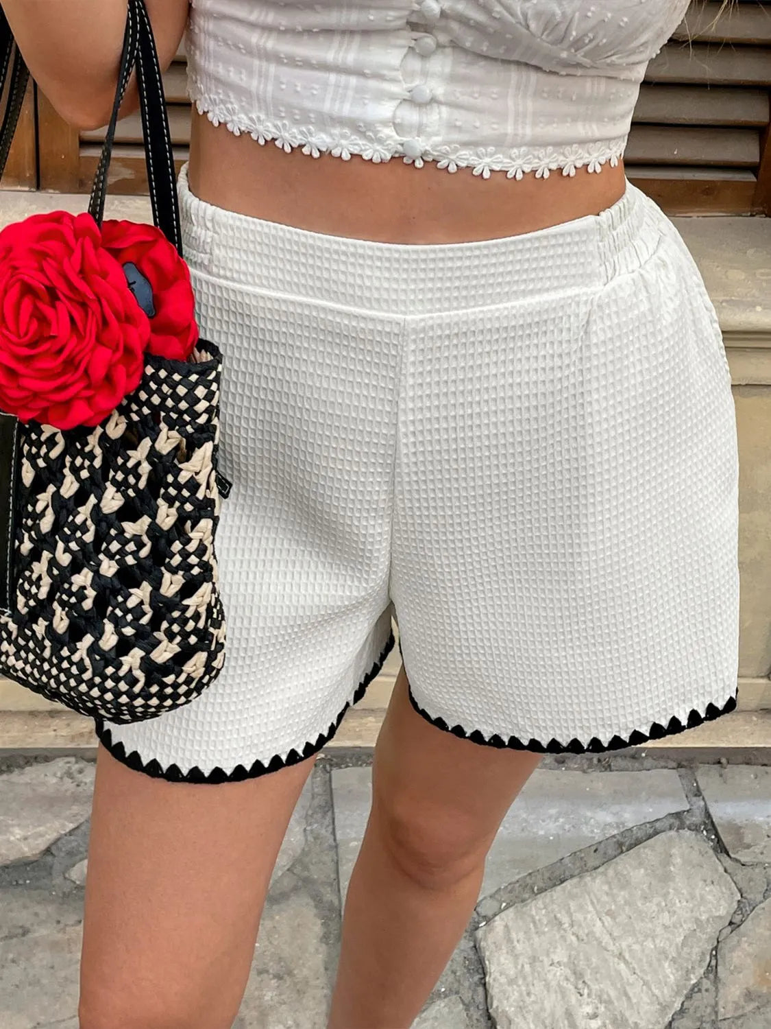Image of Contrast Trim Shorts With Pockets 999260777 from Edmene LLC